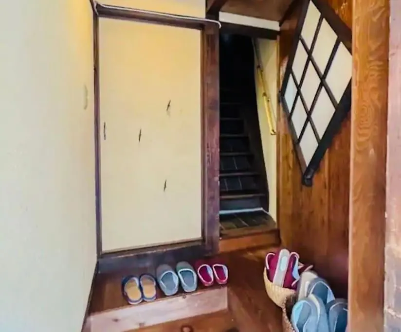 ローカルプライド朝潮橋忍者ハウスからくり忍者ハウスにステイ Villa Osaka Japan